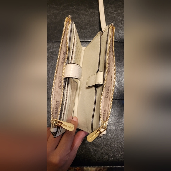 Michael Kors Adele Leather Smartphone wallet.  New - Picture 7 of 10